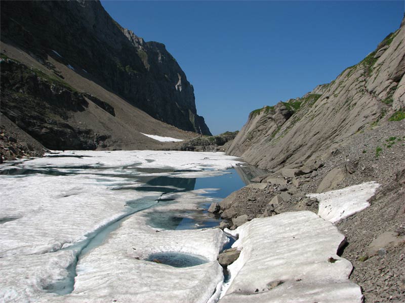 le lac de Folly (ou lac des Chambres) au mois d'ao�t 2007